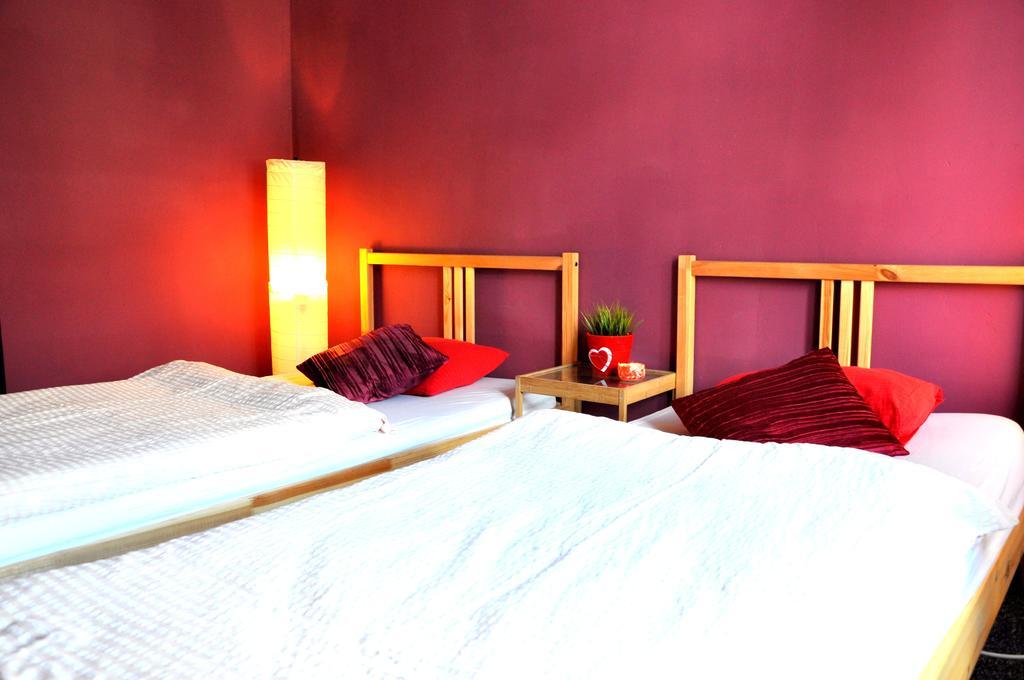 Hostel Awangarda Познань Номер фото