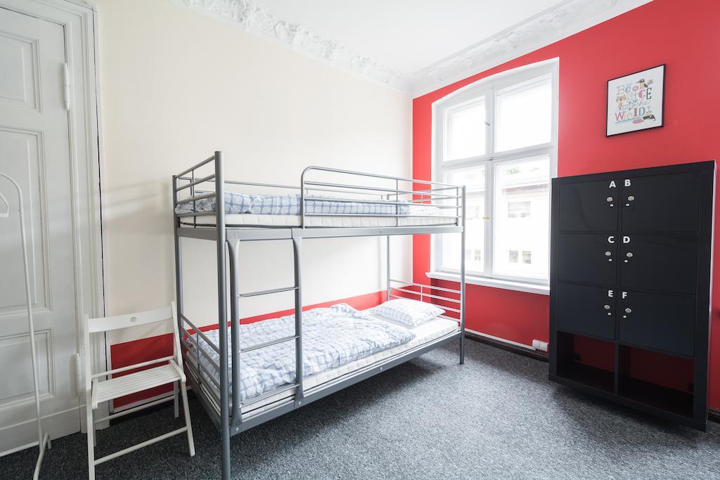 Hostel Awangarda Познань Номер фото