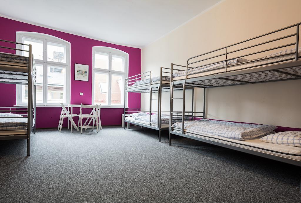Hostel Awangarda Познань Номер фото